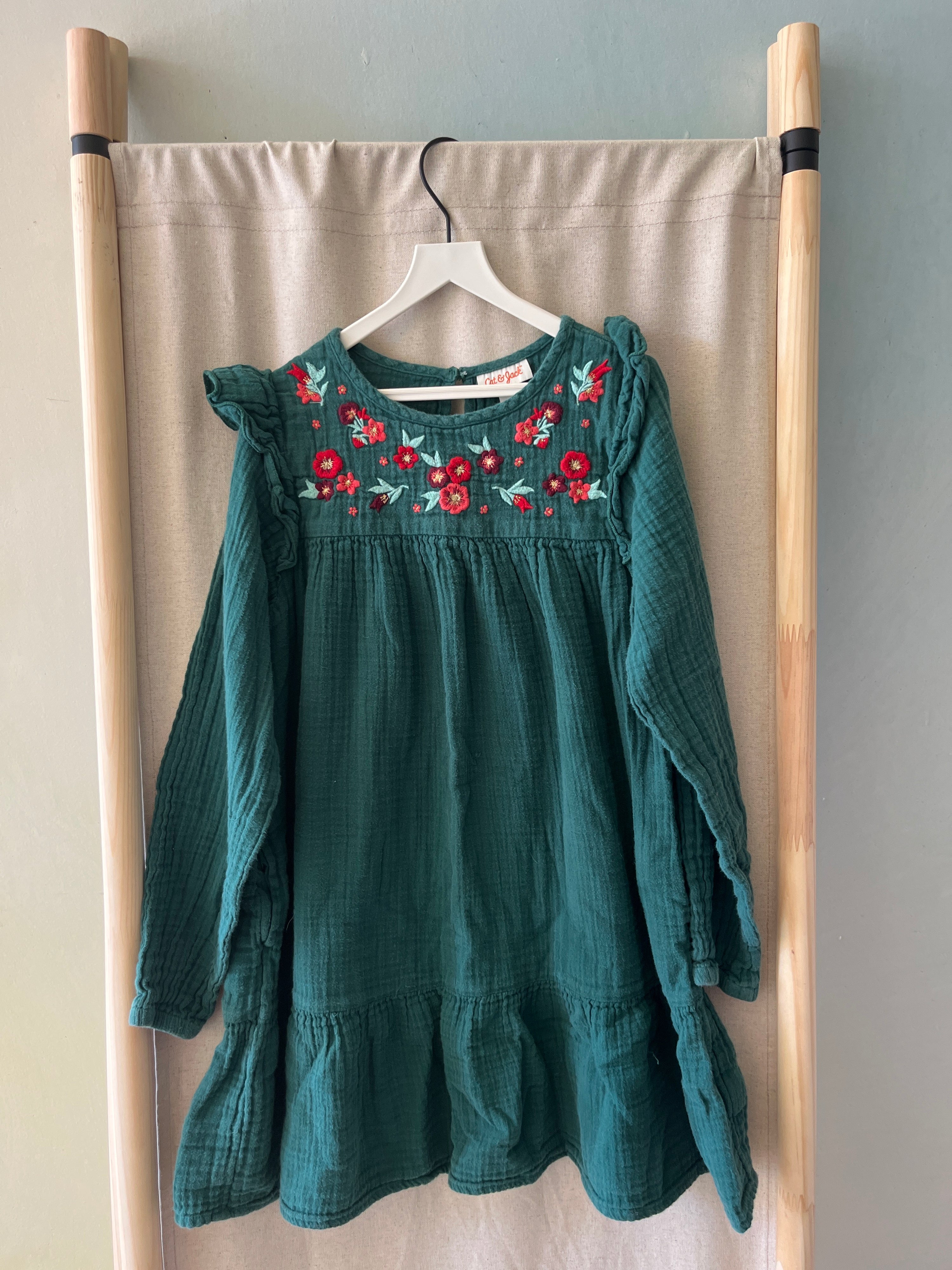 cat & jack Green Floral Embroidery Dress / 8