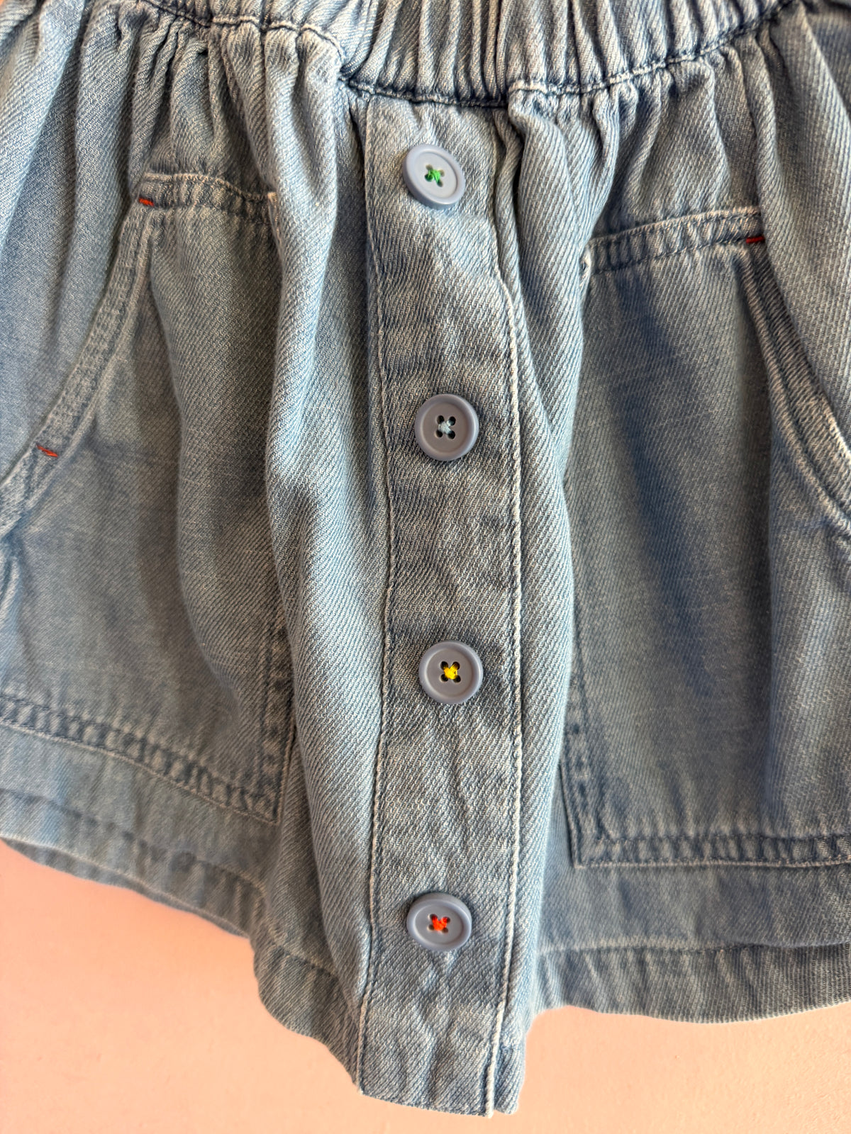 Mini Boden Chambray with Rainbow Buttons Skirt / 4-5