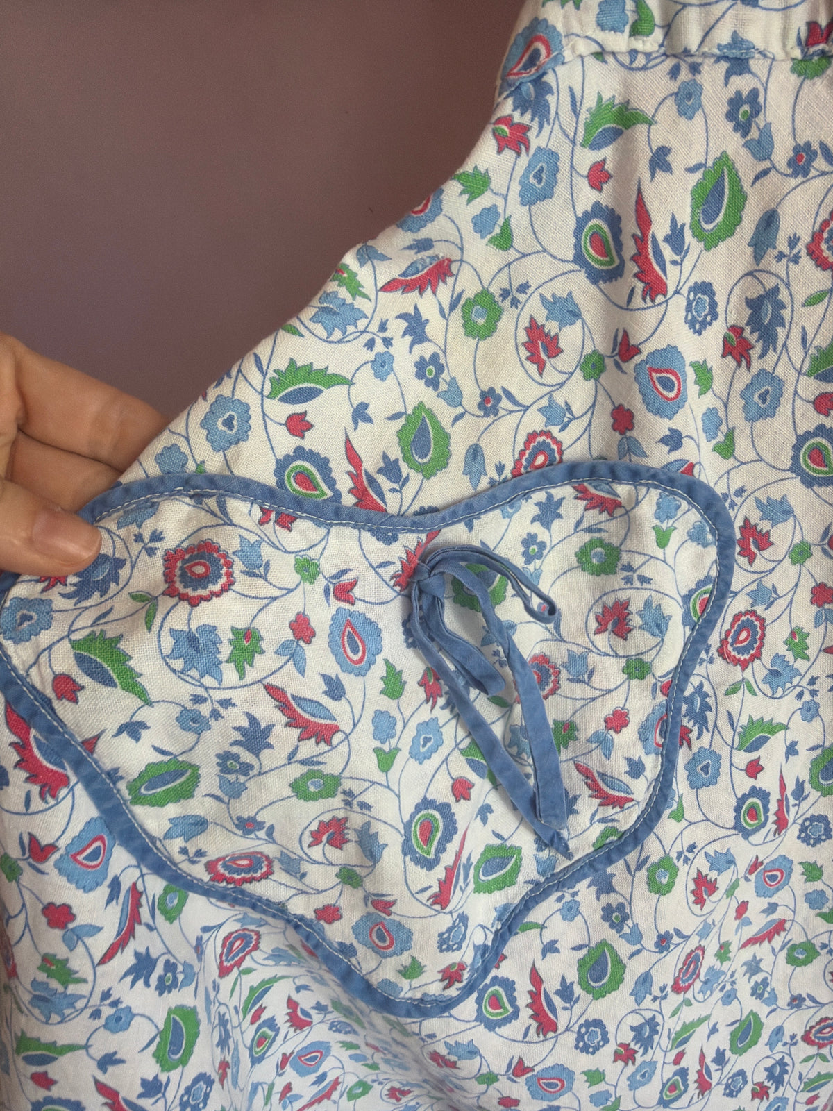 vintage handmade floral heart pocket smock Apron / Women's