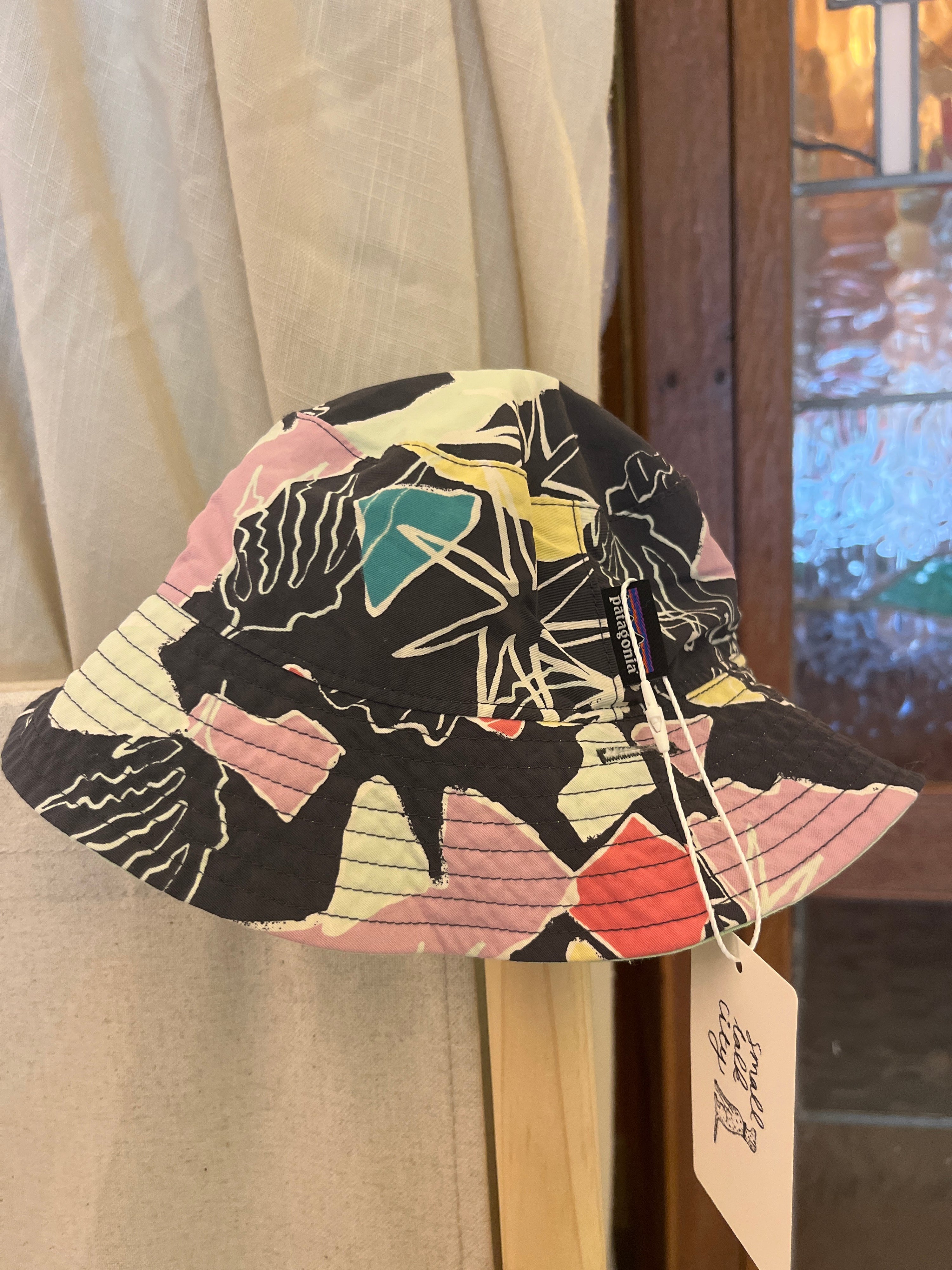 Patagonia Baby Sun Bucket Hat Black Pastel Shapes  / 0-12 months
