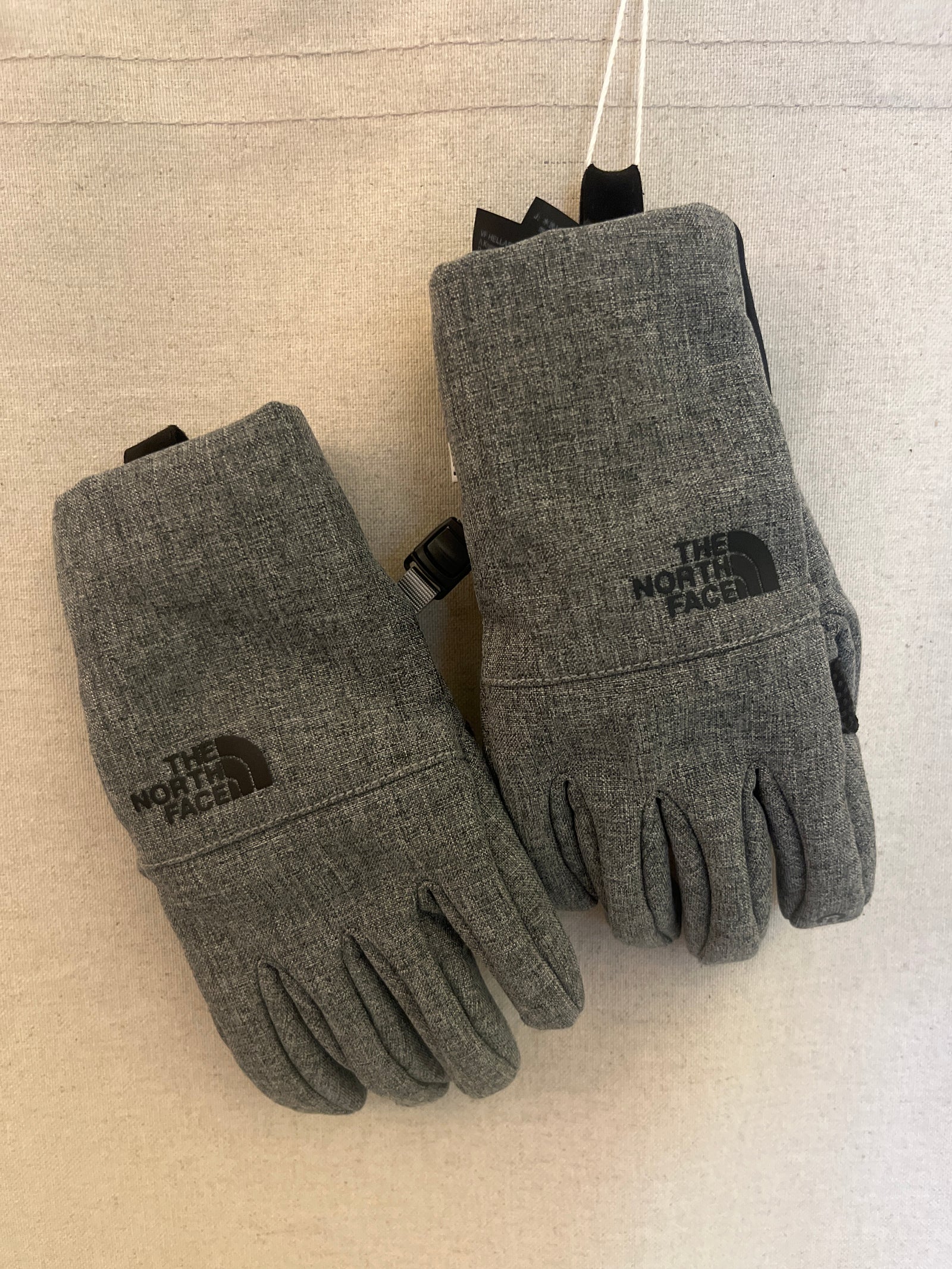 The North Face gray gloves / Youth Medium