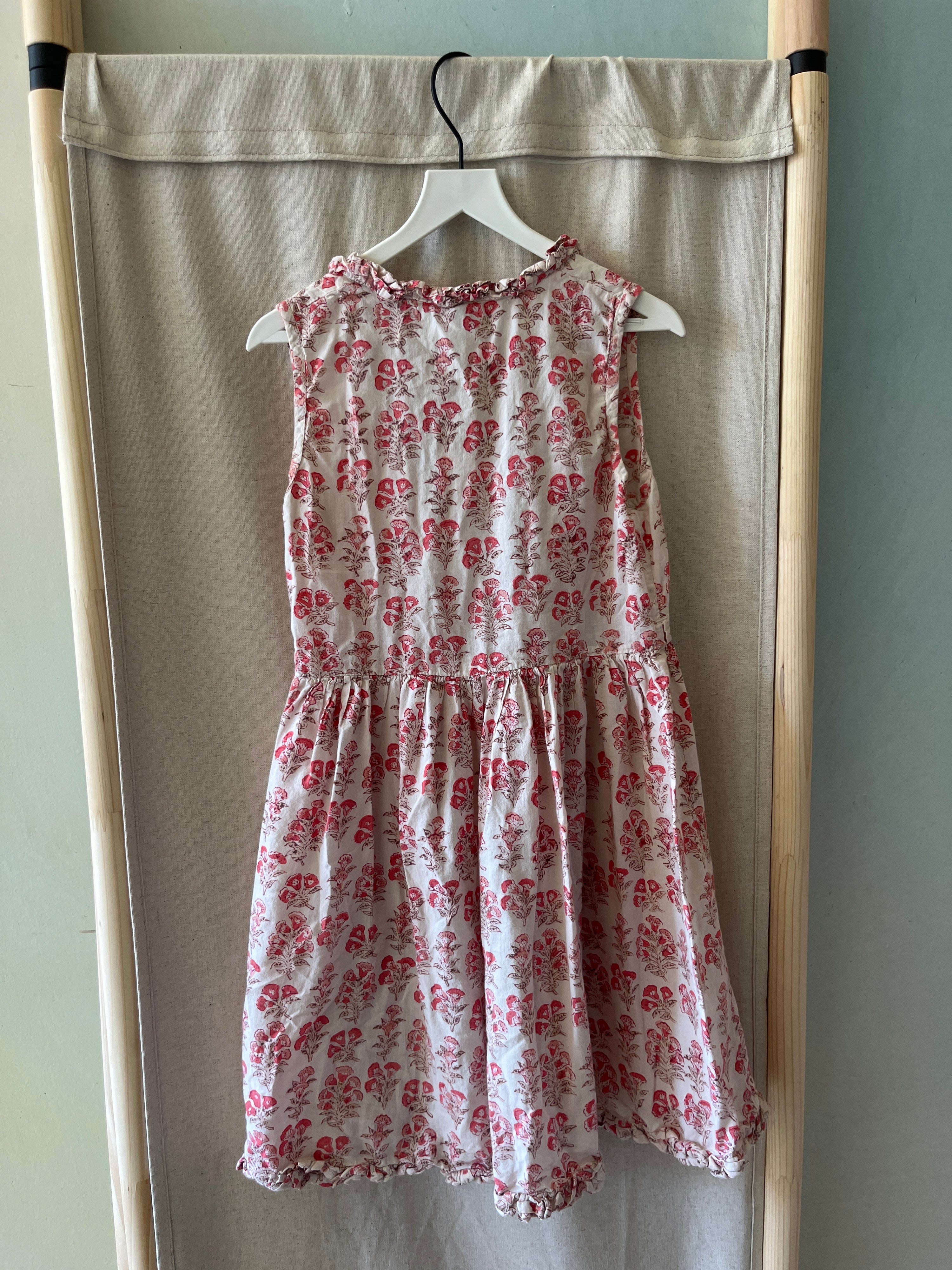 delicate red floral Dress / 6-7 Years