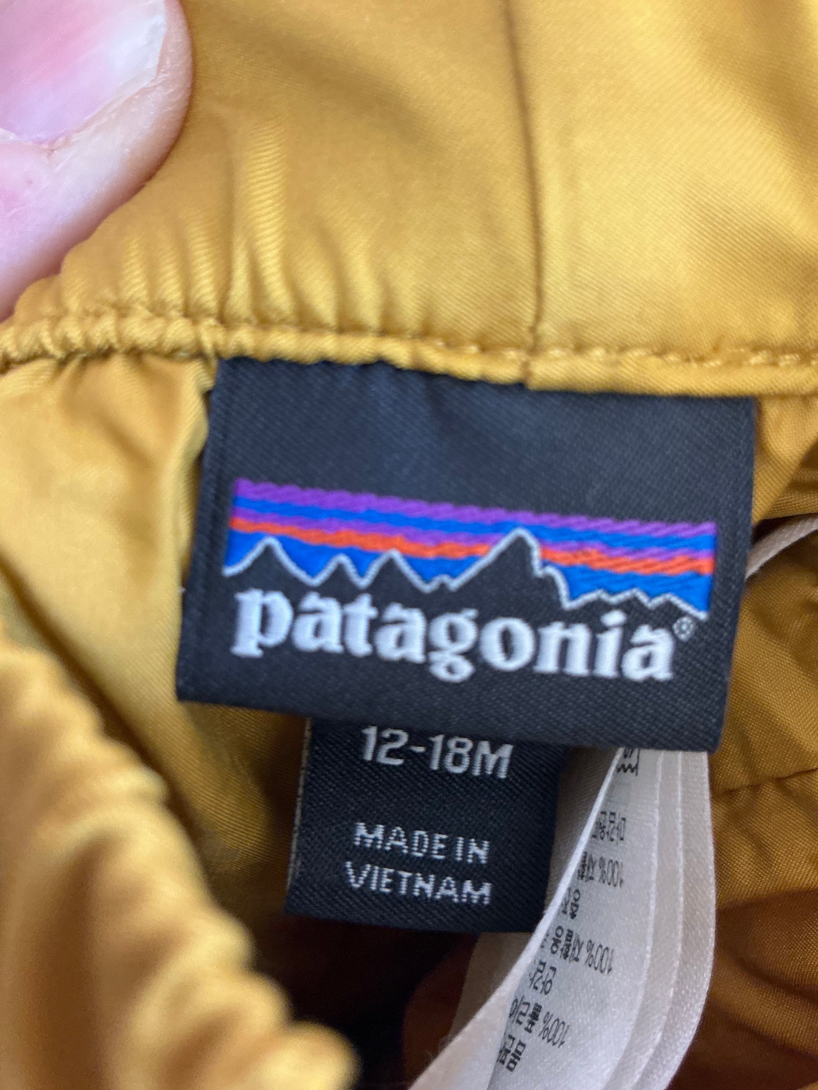 Patagonia Quilted Mustard 2 Piece Set / 12-18 months (dry cleaning)